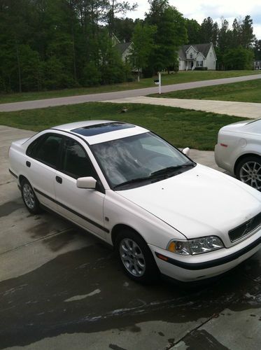 2000 volvo s40 base sedan 4-door 1.9l