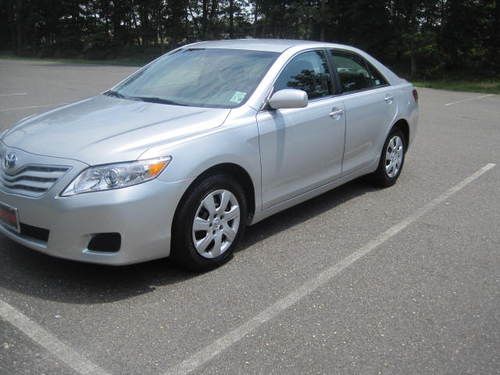 2011 toyota camry le, mint condition!! very low miles!! one owner!!