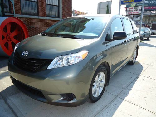 2011 toyota sienna mini passenger van 3.5l runs drives great no reserve