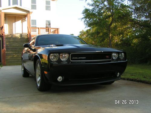 2013 dodge challenger r/t coupe in black **no reserve** **private sale**