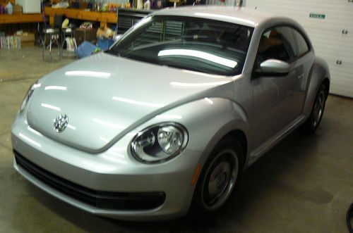 2012 volkswagen beetle base hatchback 2-door 2.5l