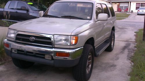 1997 Toyota 4Runner SR5 4WD, image 3