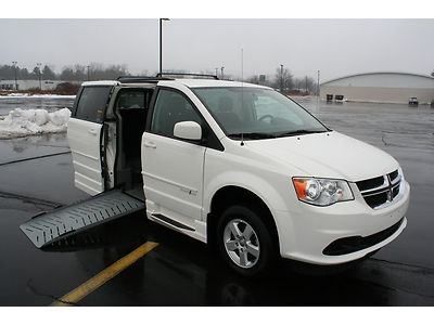 2012 dodge grand caravan wheelchair accessible van