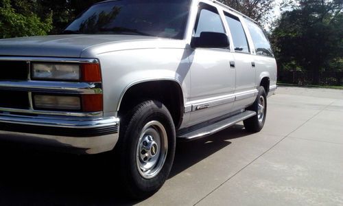 Mint suburban lt 2500  * 83k interstate miles * clean * nice * heavy duty luxury