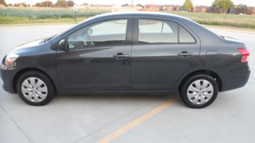 2009 toyota yaris base sedan 4-door 1.5l