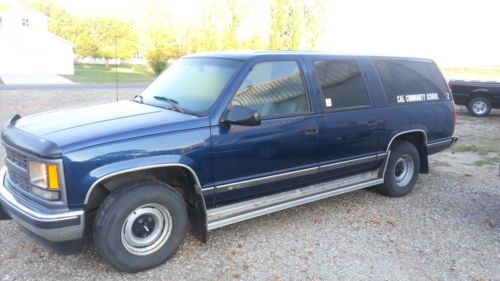 1999 chevrolet suburban-tahoe,  1/2  ton, 2 wheel drive