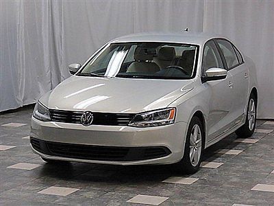 2011 jetta tdi disel only 11k warraty heated leather all power