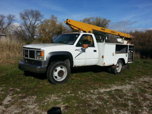 Heavy duty bucket truck with a 454 engine has a bucket reach of 27 feet.