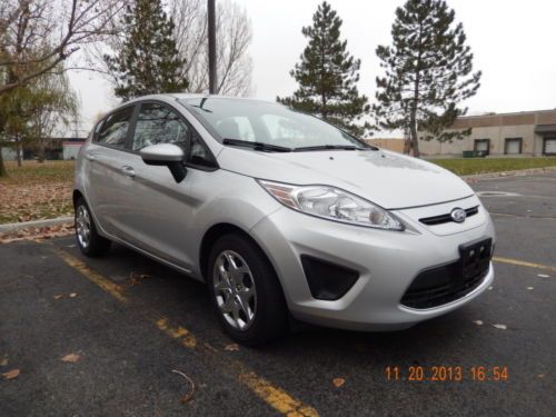 2012 ford fiesta se hatchback 4-door 1.6l