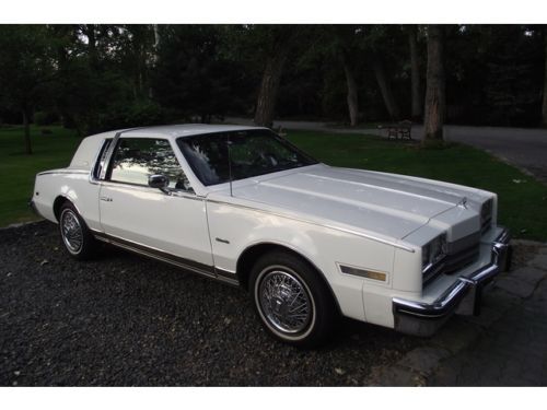 Beautiful 1985 olds toronado &#034;caliente&#034; 2 owner low mile car