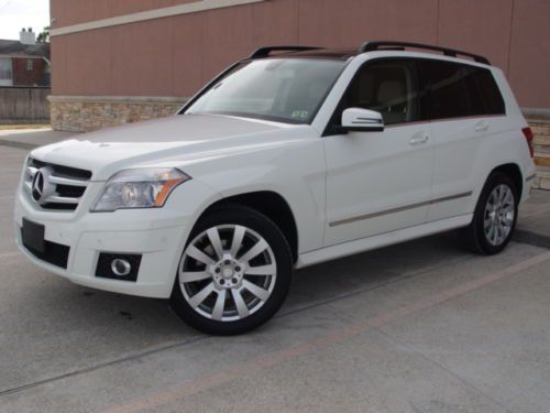 One owner panoramic roof cd leather towing parking sensors keyless