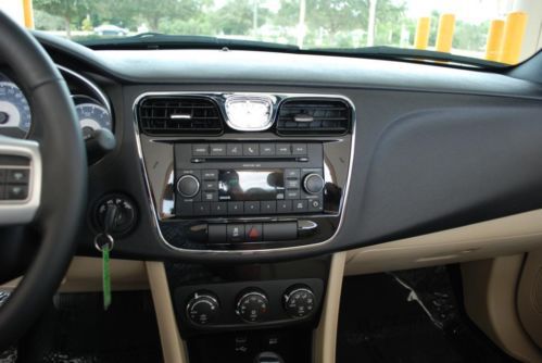 2011 Chrysler 200 Touring Convertible 11K MILES UConnect Bluetooth MP3 CD USB, US $17,950.00, image 67