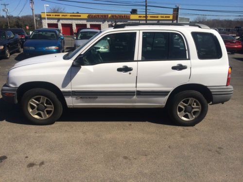 2004 chevrolet tracker base sport utility 4-door 2.5l