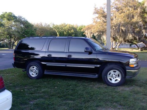 2005 chevy suburban lt 1500 4/4 eg 5.3  nav,dvd,leather,,sunroof,onstar,pwseat