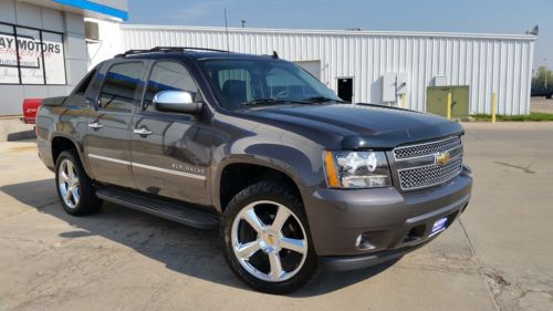 2010 chevy avalanche ltz crewcab sunroof, nav, rear entertainment, 22&#034; wheels