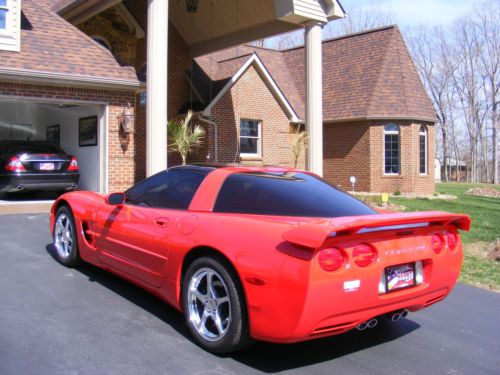 2004 corvette  loaded- 1977 miles