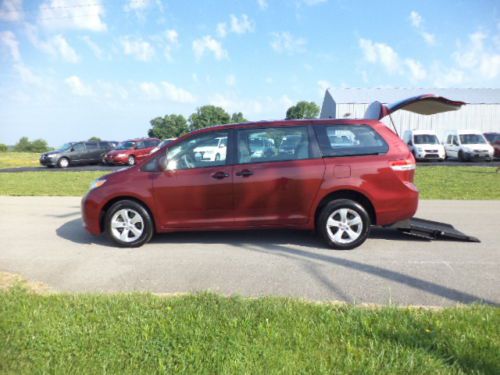 2013 toyota sienna wheelchair/handicap ramp van ats rear entry conversion