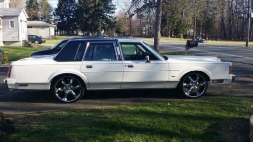 1989 lincoln town car with 22inch wheels ****clean*****