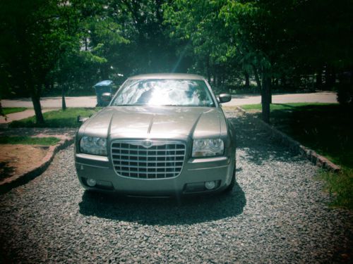 2009 chrysler 300 68k miles gunmetal grey in color