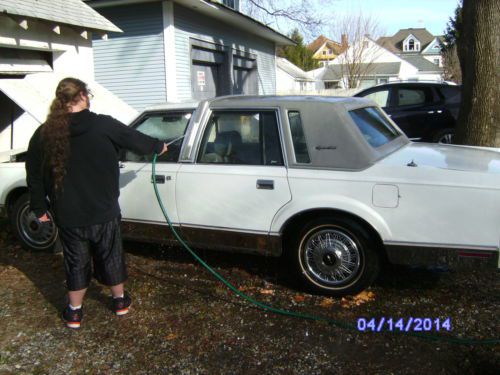 1987 ghost white lincoln town car signature sedan 4-door 5.0l