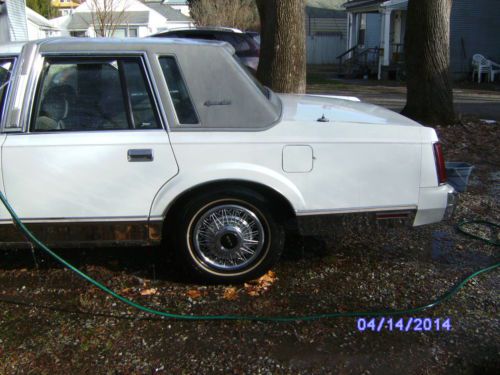 1987 Ghost White Lincoln Town Car Signature Sedan 4-Door 5.0L, US $7,500.00, image 2