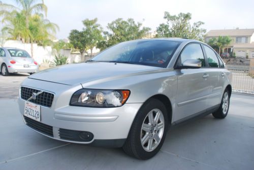 2004 volvo s40 i sedan 4-door 2.4l