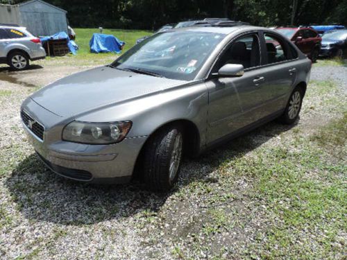 2005 volvo s40, no reserve, looks and runs great, no accidents, low miles.