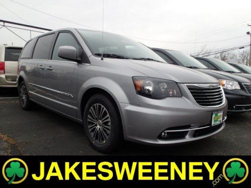 2014 chrysler town & country s