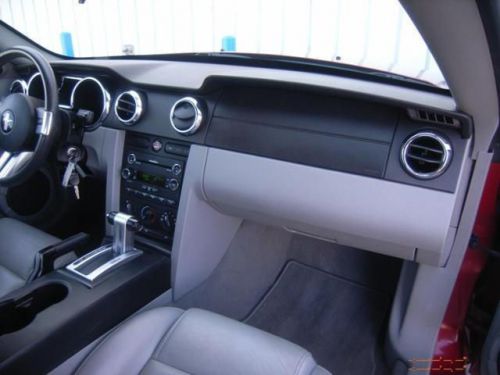 2008 ford mustang deluxe