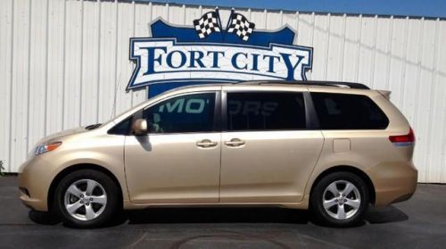 2012 toyota sienna le