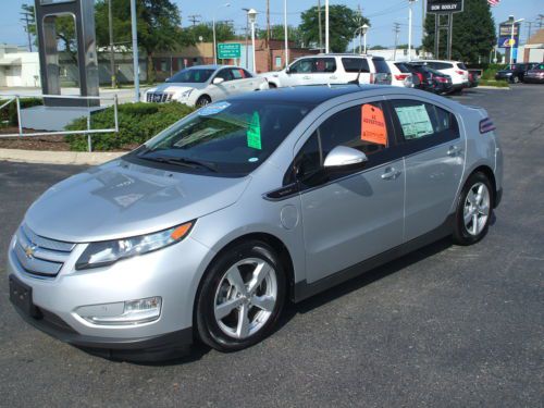 2012 chevrolet volt. premium package. heated leather. back up camera. loaded!