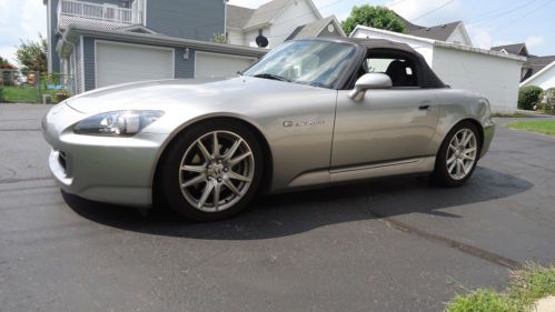 2004 honda s2000 base convertible 2-door 2.2l ap2