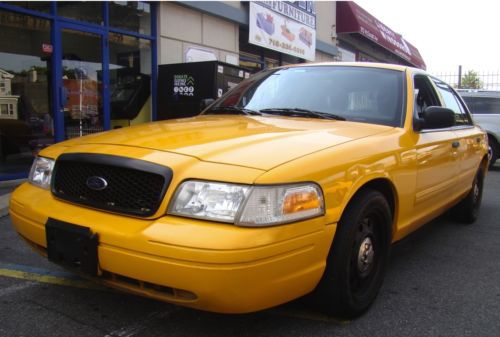 2011 ford crown victoria base sedan 4-door 4.6l