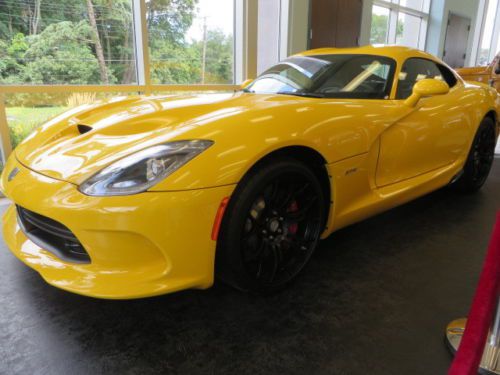 2 door dodge viper coupe  gts new manual coupe new york