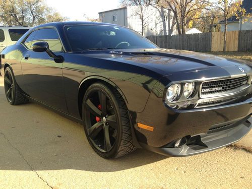 2008 dodge challenger srt8 coupe 2-door 6.1l twin turbo charged automatic