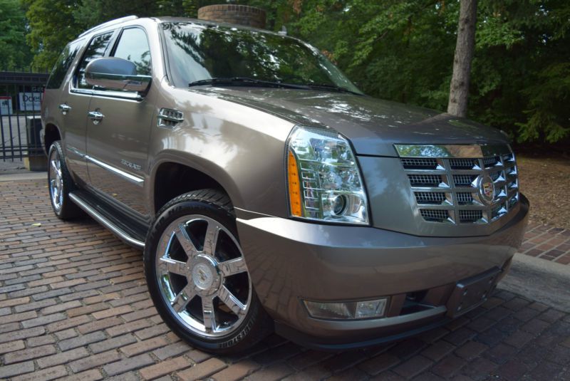 2012 cadillac escalade awd luxury-edition