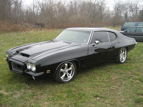 1972 pontiac gto - 400 v8 - auto - leather seats - runs and drives great - sharp