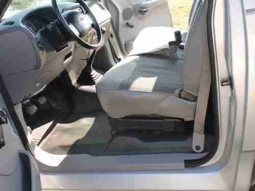 1998 Ford F-150 XL Standard Cab Pickup 2-Door 4.2L, image 2