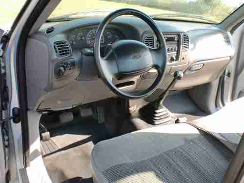 1998 Ford F-150 XL Standard Cab Pickup 2-Door 4.2L, image 3