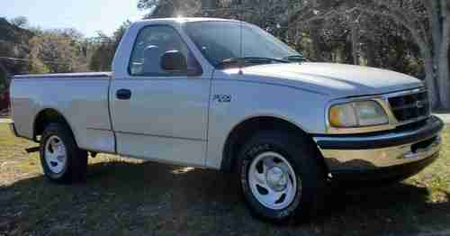 1998 Ford F-150 XL Standard Cab Pickup 2-Door 4.2L, image 4