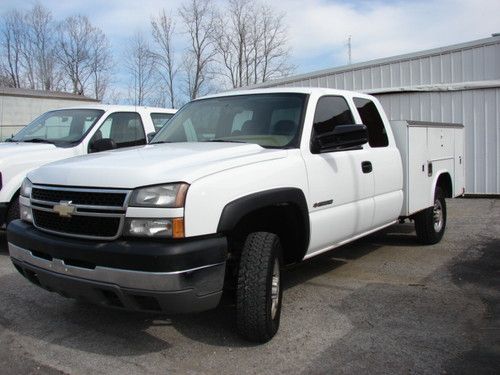 Reading classic utility bed clean texas truck 6.0 v8 gas auto low low miles! 66k