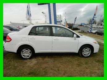 2011 nissan versa 1.8 sedan 1 owner!!!! gas saver!!!! showroom condition!