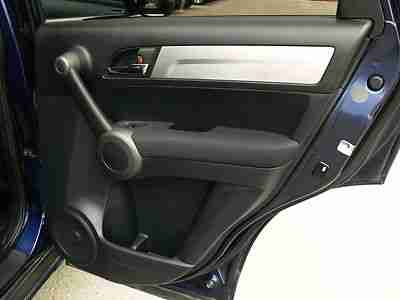 NO RESERVE LOW MILES HONDA CR-V LX AUTO TRANS CD PLAYER BRIDGESTONE TIRES, image 15