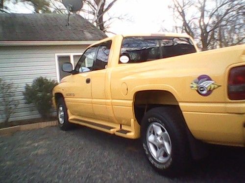 2000 dodge ram 1500 sport extra cab 2 wheel drive 5.2 rumble bee yellow