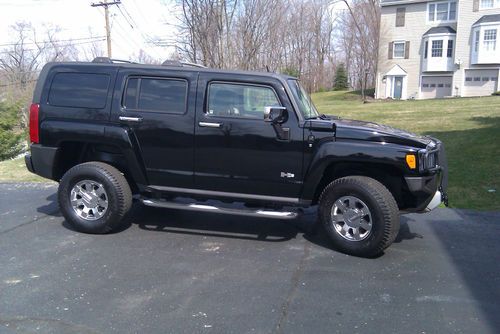 Black, 4wd, 5 cyl, off road/chrome pkg