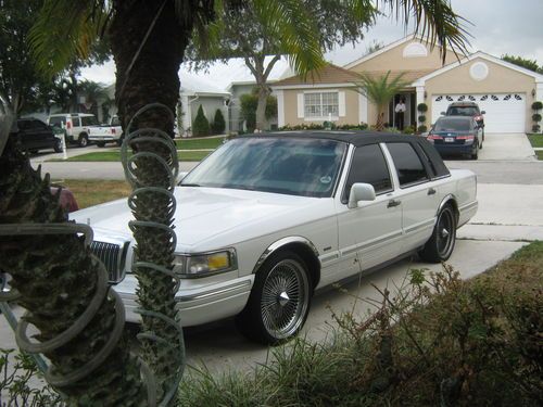 Lincoln town car signature