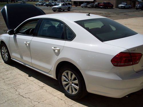 Volkswagen, 2012 passat s sedan 4-door, salvage title, e-z fixer rebuildable