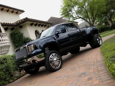 Crew cab dually (slt) lifted! show truck..mint