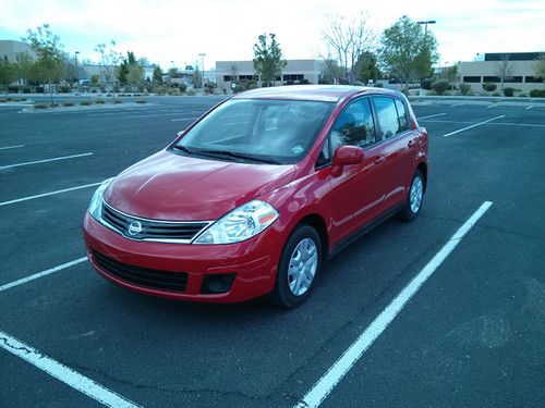 2011 nissan versa s hatchback 4-dr 1.8l only 7,000 mi. orig owner. clean carfax