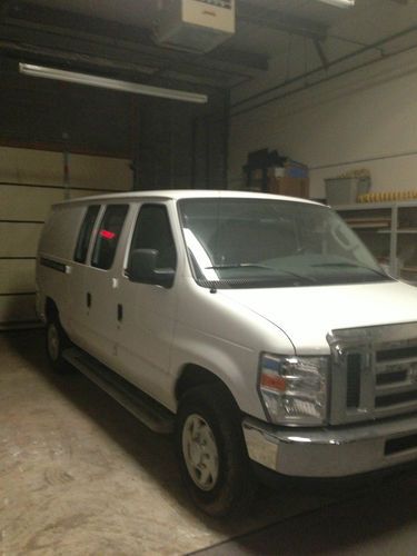 2008 ford e-250 base standard cargo van 3-door 4.6l